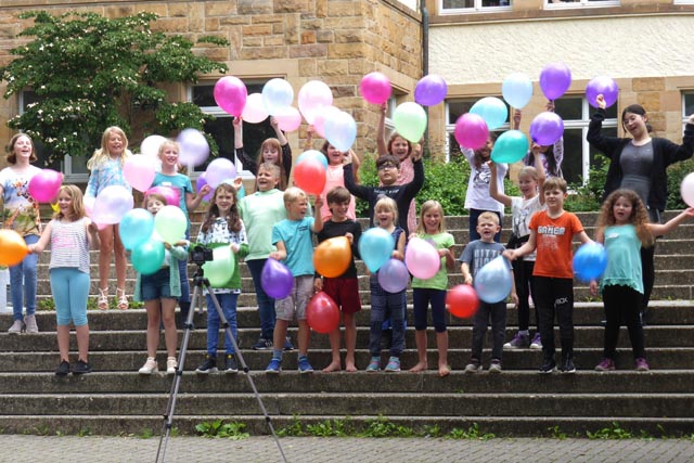 22 Kinder drehten ein Musikvideo zum Anti-Mobbing-Song «Wir sind mehr». Foto: zVg