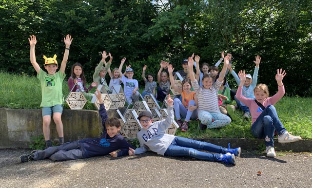 Die Kinder bauten im Rahmen des Ferienspass ein Bienenhotel. Foto: zVg