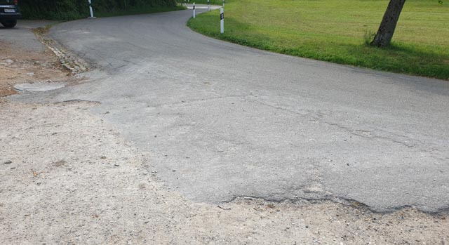 Am Donnerstag, 12. August, wird zwischen dem Abschnitt «Im Teufental» und dem Knoten «Talhaus» der Deckbelag eingebaut. Foto: bl.ch