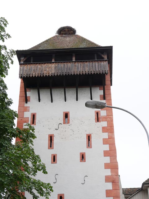 Der Horst auf dem Storchennestturm in Rheinfelden ist bereits wieder verlassen Foto: Jörn Kerckhoff
