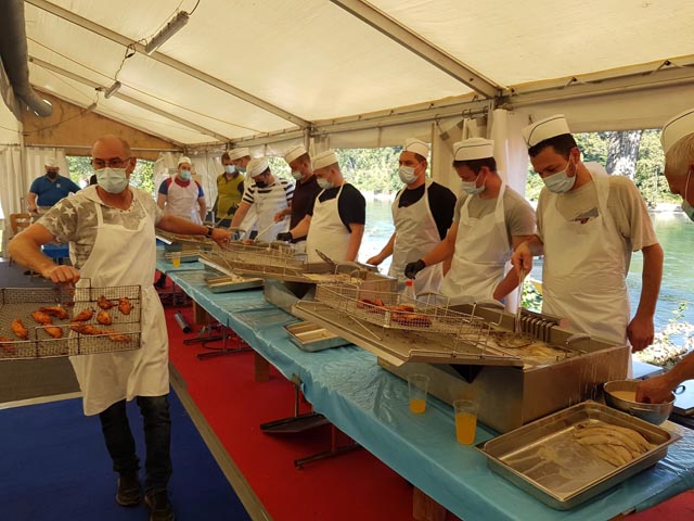 Die Fritteure bei der Arbeit. Foto: zVg