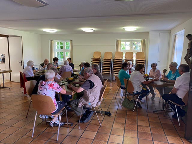 Die Senioren von Eiken sind froh, dass sie sich nun regelmässig im Seniorenkaffee treffen können. Foto: zVg