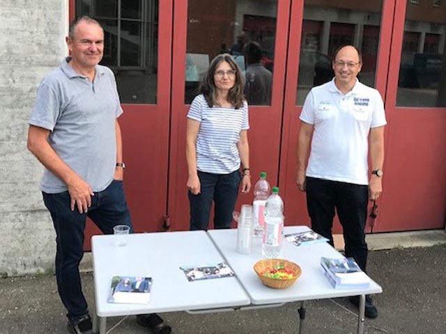 Herbert Weiss, Regina Erhard und Christian Rüede (von links) beim Werkhof. Foto: zVg