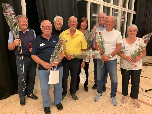 Die anwesenden Jubilare und austretenden Freiwilligen. Foto: zVg