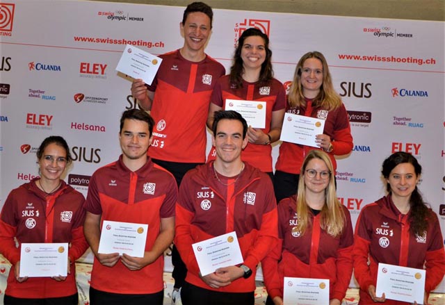 Chiara Leone (hinten Mitte) setzte sich im Finale der Shooting Masters souverän durch. Foto: zVg