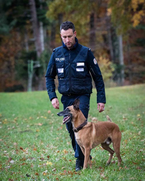 Tobias Erzer mit «Yazz» bei der Disziplin «Unterordnung». Foto: zVg