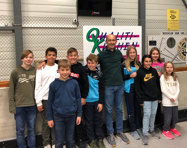 Rodolfo Peschiera mit den Möhliner Kinder-Boccia-Schar. Foto: zVg