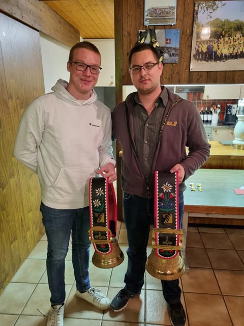 Die Sieger der Jahresmeisterschaft in den Kategorien Jungpontoniere II + III (Cyrill Oberbichler) und Aktive (Fabian Frei). Foto: zVg