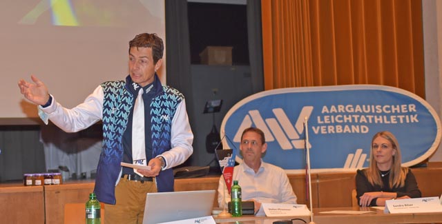 ALV-Präsident Christian Winter führte das Podiumsgespräch, rechts Stefan Pfrommer und Sandra Bielser. Foto: wr