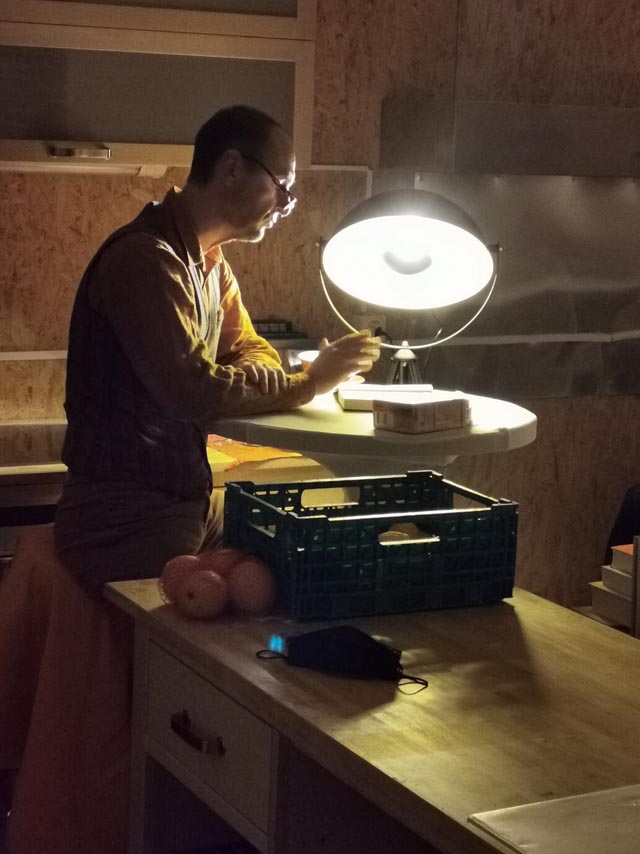 David Schlachter sorgte mit dem Krimi «Heisses Pflaster» für heisse Stimmung beim Krimiabend des Dorf-Treff-Teams. Foto: zVg