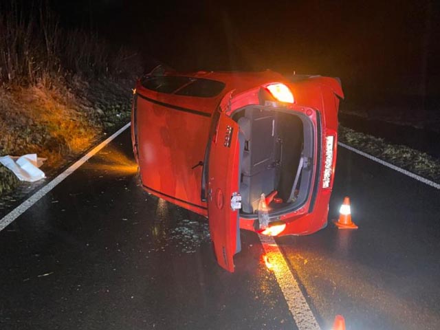 Im Baselbiet kam es infolge Eisglätte zu mehreren Unfällen - hier in Reigoldswil. Foto: Polizei BL