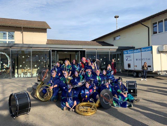 Die Guggenmusig Chinzhaldeschränzer aus Eiken eröffnete die Fasnacht 2022. Foto: Stefan Grunder