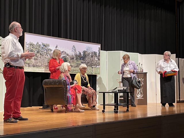  Das Seniorenthater Riehen-Basel begeisterte das Publikum in Möhlin. Foto: zVg