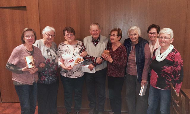 Acht spielfreudige Damen und Herren. Foto: zVg