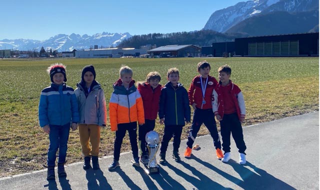 Stolzer Sieg für die Steiner F-Junioren am Juniors Champions Cup in Oberriet SG. Foto: zVg