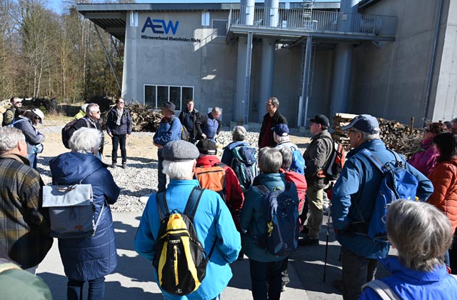 Viel Interessantes erfuhren die 40 Wanderer auf ihrer Highlight-Wanderung. Foto: zVg