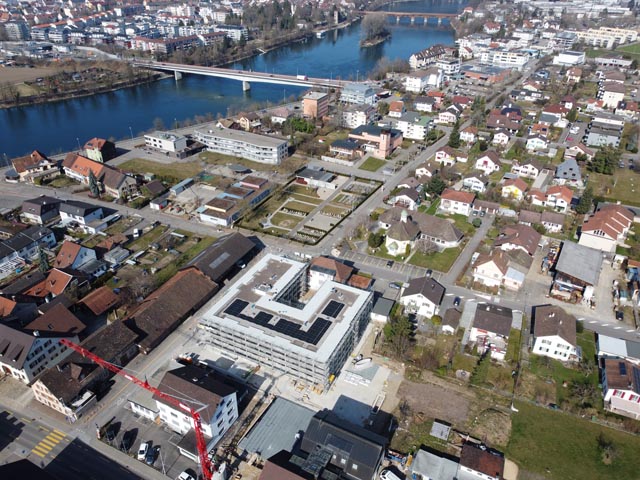 Im Herzen von Stein: Das Casa Cura, mit Photovoltaikanlage, welche bereits Strom ins Netz einspeist. Foto Sascha Roth