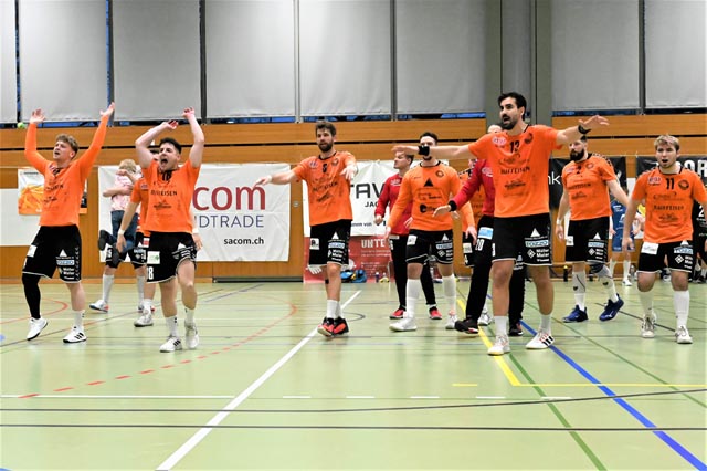 Grosse Freude über zwei Punkte in Biel Foto: Christine Steck