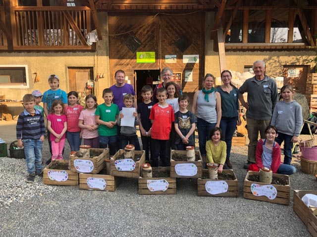 Erster Anlass in Möhlin: Bienengärtchen bauen. Foto: zVg