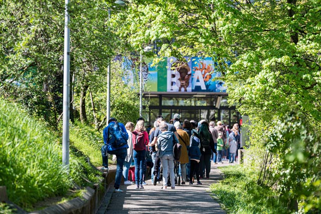 Die Schlangen an den Zolli-Kassen waren lang. Foto: Zoo Basel