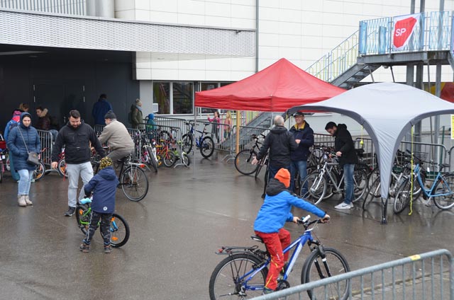 Endlich wieder eine Rollbörse in Möhlin – leider bei garstigem Wetter. Foto: zVg