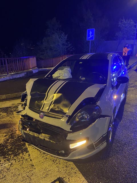 Fahrzeuglenkerin verursacht betrunken und ohne gültigen Führerausweis Auffahrunfall. Foto: Polizei AG