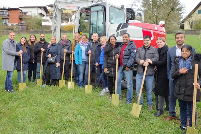 Die künftigen Eigentümer der acht neuen Einfamilienhäuser. Foto: zVg
