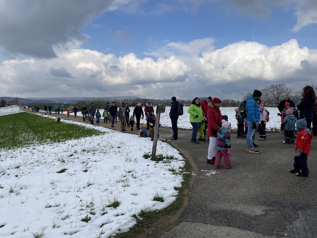 Die Spielgruppe Hampelmann auf ihrem winterlichen Frühlingsausflug. Foto: zVg