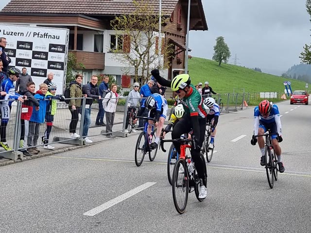 Lars Emmenegger entscheidet den Spurt für sich. Foto: zVg