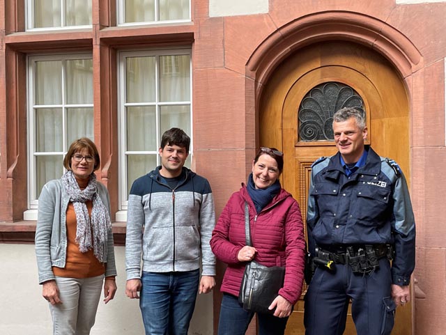 Susanna Schlittler, Stadträtin, David Kolarik, Präsident Elternverein, Heidi Federli, Leiterin Schulverwaltung, Hansueli Loosli, Leiter Regionalpolizei (von links).Foto: zV