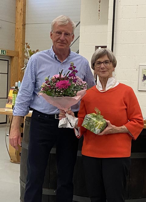 Der Präsident mit dem neuen Ehrenmitglied Yvonne Jakopp. Foto: zVg