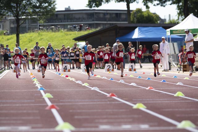 Die Kleinsten am Start des 60 M. Foto: zVg