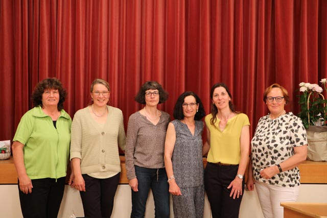 Bild (von links): Jolanda Teuscher (Revisorin), Marlène Schilling (Vorstand), Susanne Weiss (Vorstand), Kornelia Steinmann (Ehrenmitglied), Béatrice Beck (Präsidentin), Irène Wittlin (Vorstand). Foto: zVg