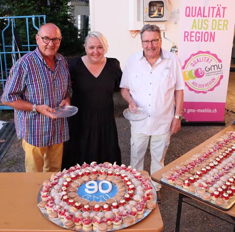 hrenmitglieder: GMU-Präsidentin Anita Kym mit den beiden Ehrenmitgliedern Paul Bebe Fischler (links) und Walter Stocker. Foto: zVg