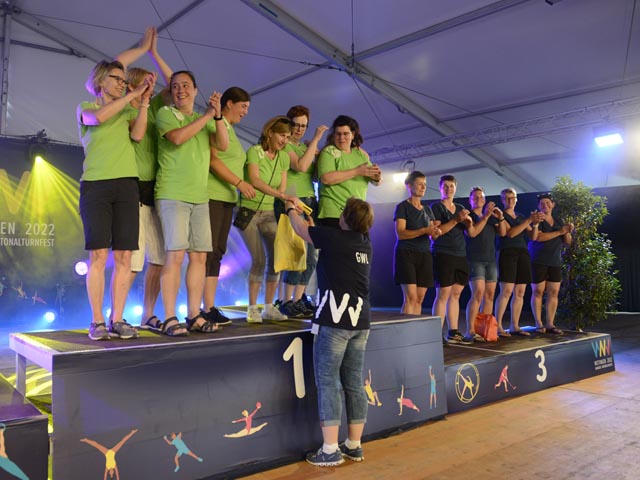 Die Schnurballerinnen des DTV Möhlin freuen sich über ihren 1. Platz und über den 3. Platz für den FTV Mettauertal 1. Foto: Aargauer Kantonalturnfest Wettingen