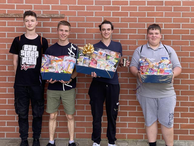 Gewinner Gruppenwettkampf (von links): Gruppe «Frick 1» (FSV Frick) Rang 3, Gruppe «Sparblig 1» (SV Gansingen) Rang 1 und Gruppe «Sparblig 2» (SV Gansingen) Rang 3. Foto: zVg