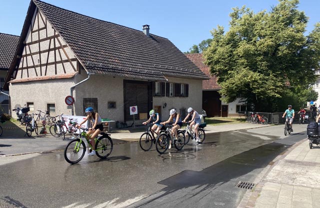 Willkommene Abkühlung in Kaisten. Foto: Sonja Fasler 