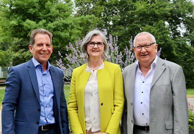 Von links: Dr. Matthys Dolder, scheidender Verwaltungsratspräsident, Dr. Antonia Jann, neue Verwaltungsratspräsidentin, Dr. Samuel Rom, scheidender Verwaltungsrat. Foto: zVg