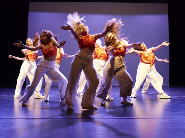 Die Tanzgruppe ATTITUDE der Neuen Kantonsschule präsentierte ihr Projekt «UTOPIA». Foto: Donovan Wyrsch