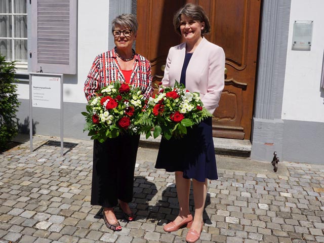 Die Präsidentinnen von Landrat und Regierungsrat fürs Amtsjahr 2022/23: Landratspräsidentin Lucia Mikeler Knaack und Regierungspräsidentin Kathrin Schweizer. Foto: zVg