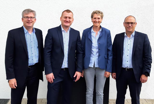 Die Vorsitzenden der Bankleitungen der Fricktaler Raiffeisenbanken (v.l.) Marc Jäger, Raiffeisenbank Regio Frick-Mettauertal; Markus Haefliger, Raiffeisenbank Wegenstettertal; Susanne Kaufmann, Raiffeisenbank Möhlin; Peter Senn, Raiffeisenbank Regio Laufenburg. Foto: zVg