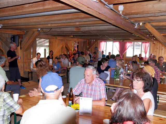 Begrüssung im gemütlichen Mosti-Lokal. Foto: Amandus Brogle