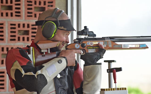 Der Buttwiler Rafael Bereuter demonstrierte im Dreistellungsmatch seine Klasse als Altinternationaler. Foto: wr