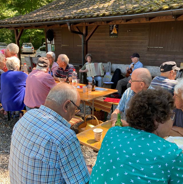 Gut besuchtes Waldpicknick. Foto: Gian Winkler