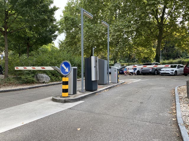 Die Schrankenanlage beim Parkplatz Schützen weichen einer digitalen Lösung. Foto: zVg