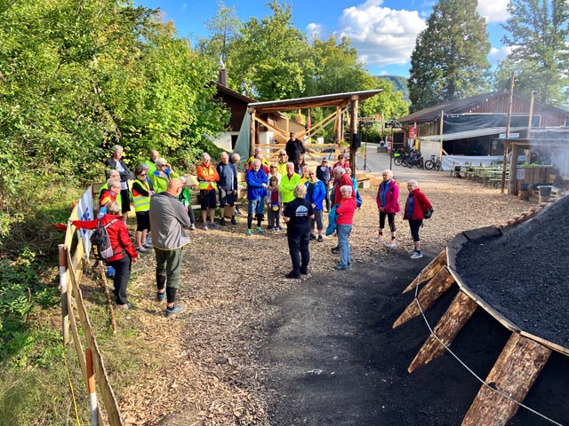 Beim Köhlerfest genossen die Velofahrer eine verdiente Stärkung. Foto: zVg