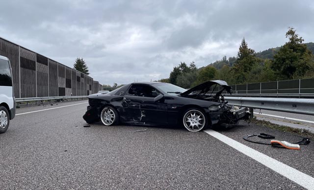 Beide Fahrzeuge erlittenTotalschaden. Foto: Polizei AG