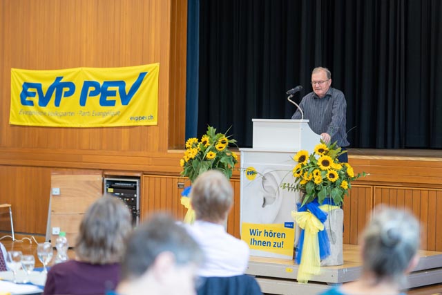 Politologe Claude Longchamp wirf in seinem Gastreferat einen kritischen Aussenblick auf die Jubilarin. Foto: zVg