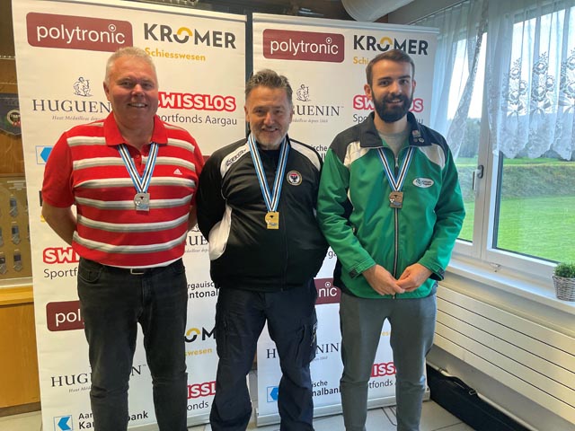 Die Sieger der Kategorie 300m Liegend-Match A Standartgewehr (v.l.): Peter Haltiner, Jörg Frankhauser und Robin Bopp. Foto: zVg