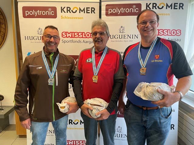 Die Sieger der Kategorie 300m Liegend-Match D Ordonnanz (v.l.): Anton Weiss, Hermann Döbeli und Stefan Mathis. Foto: zVg